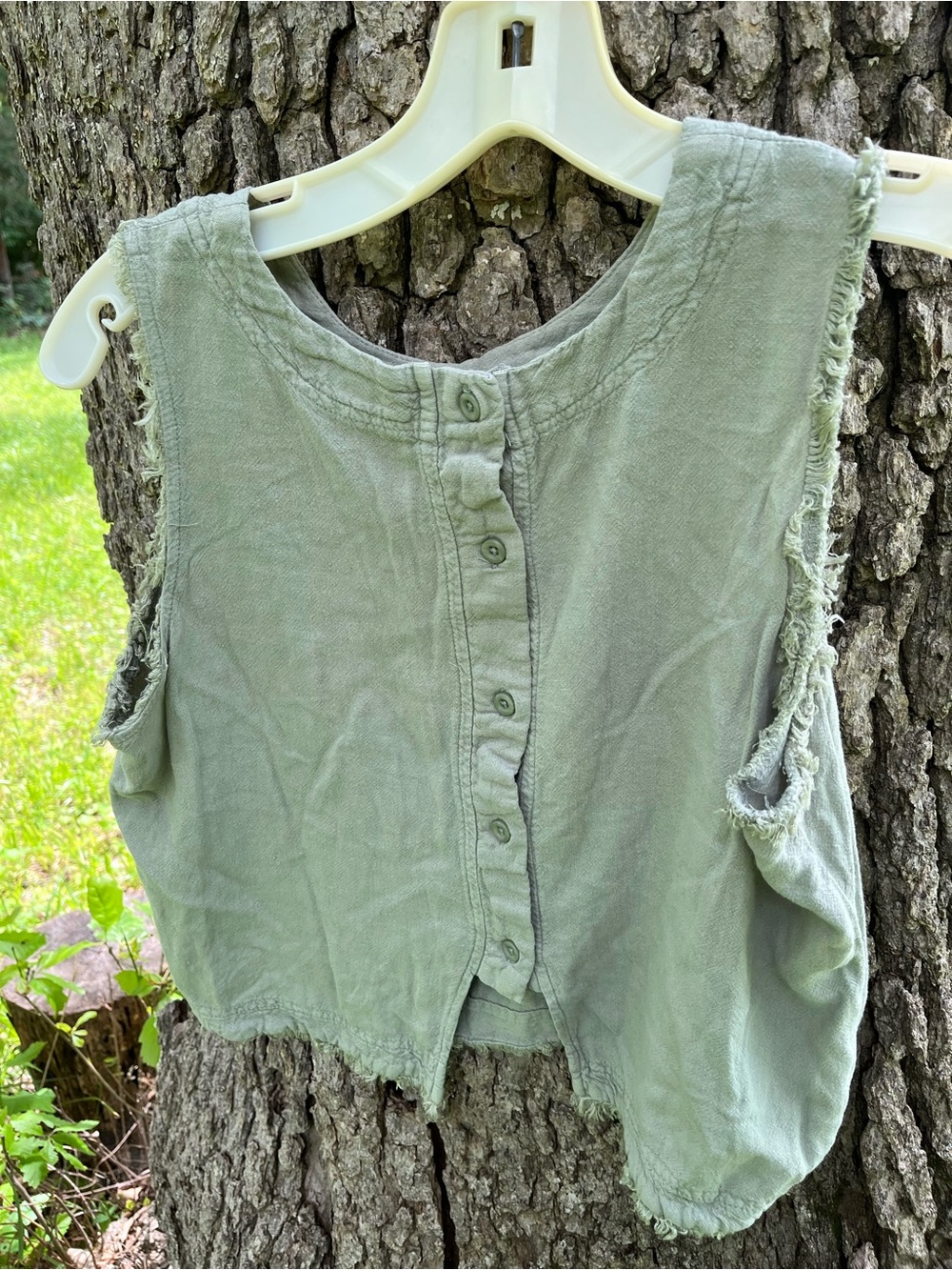 ⭐️Thread & Supply Frayed Hem Sleeveless Blouse in size S - Picture 5 of 6